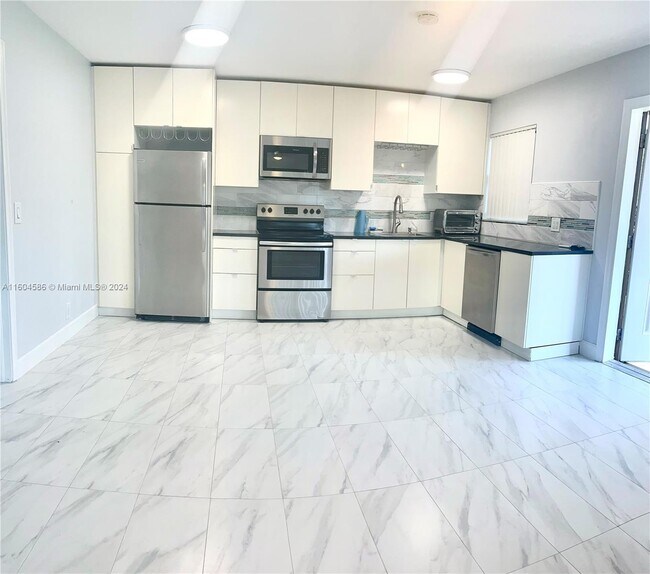 Foto del edificio - 122 S Lakeside Dr