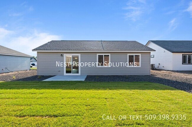 Building Photo - HALF OFF FIRST MONTH'S RENT!!!!  Brand New...