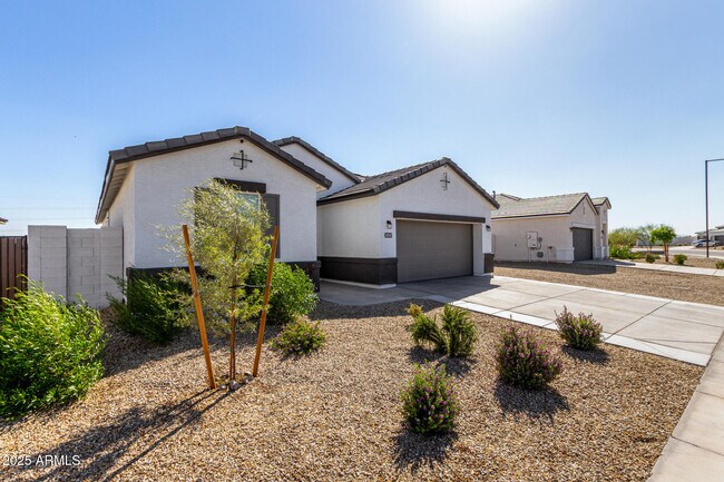 Building Photo - 24047 W Mohave St