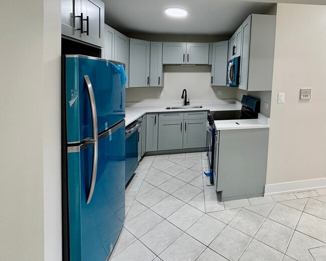 Building Photo - NEWLY Remodeled Forest Park 2 Bed / 1 Bath...