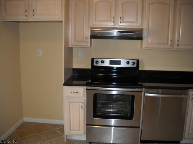 Building Photo - 595 Auten Rd
