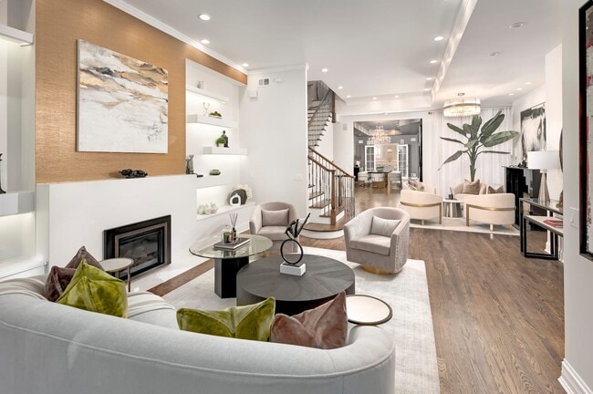 Building Photo - 32 E Bellevue Plz