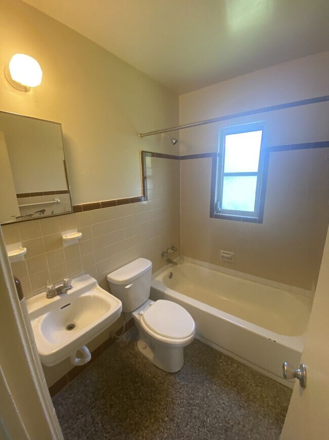 Foto del edificio - 2 bed 1 Bath Leesburg