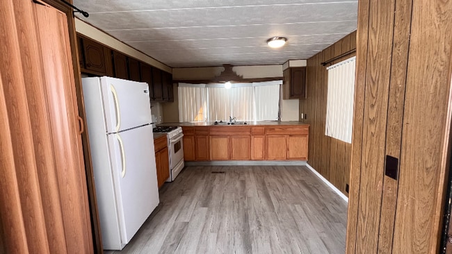 Building Photo - 2847 B Rd