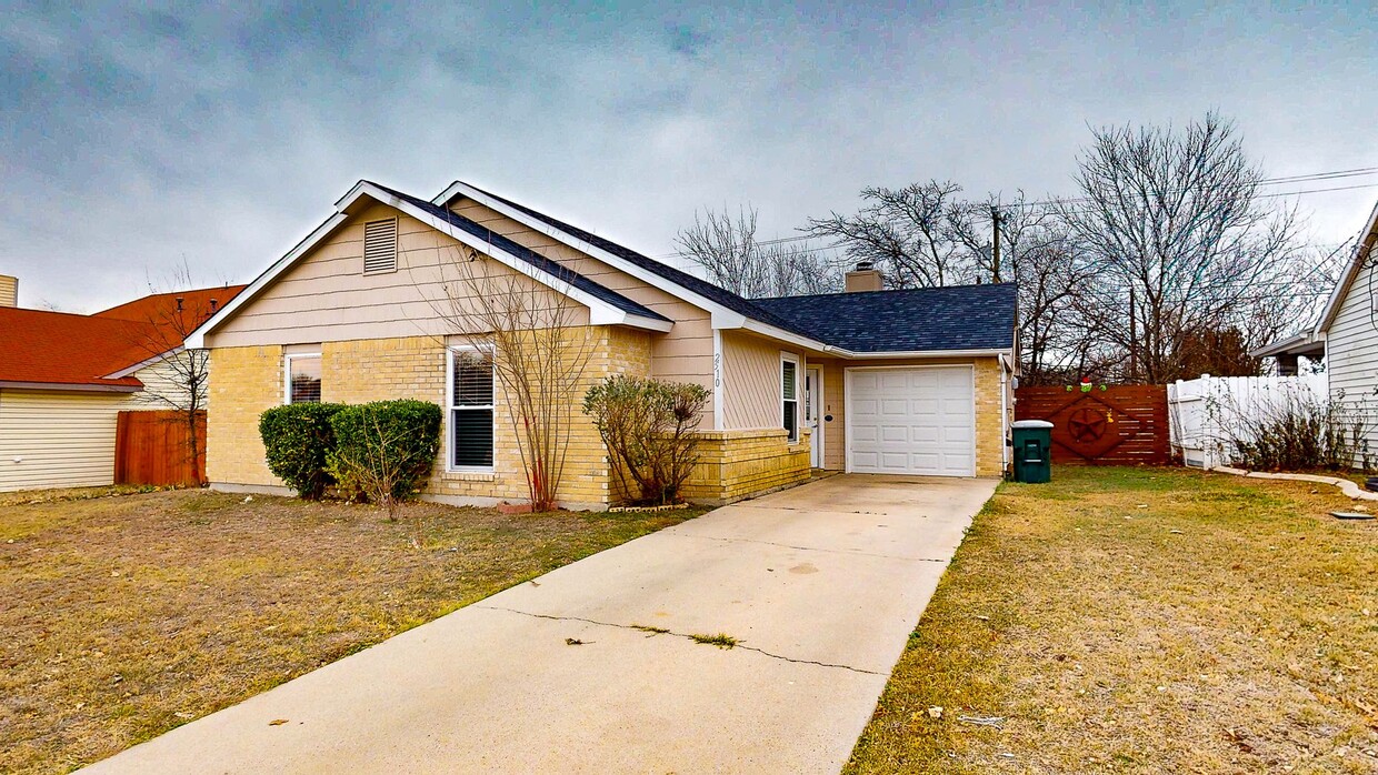 Primary Photo - Adorable 3 Bedroom, 2 Bath Home with Firep...