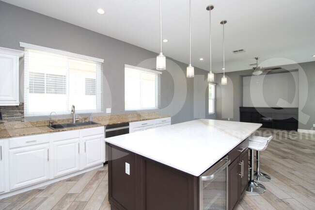 Building Photo - 830 W Cherrywood Dr