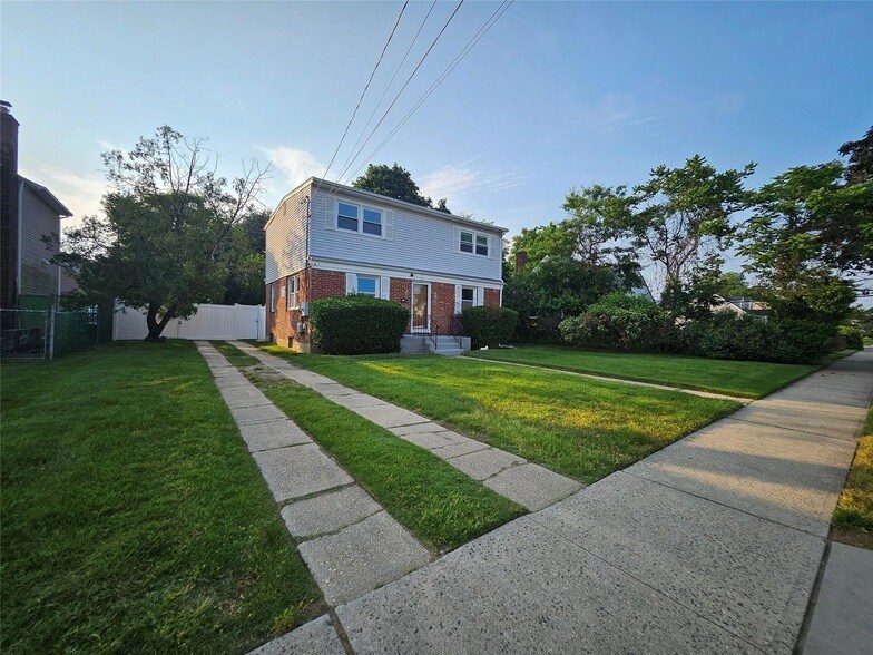 Primary Photo - 1571 Powers Ave
