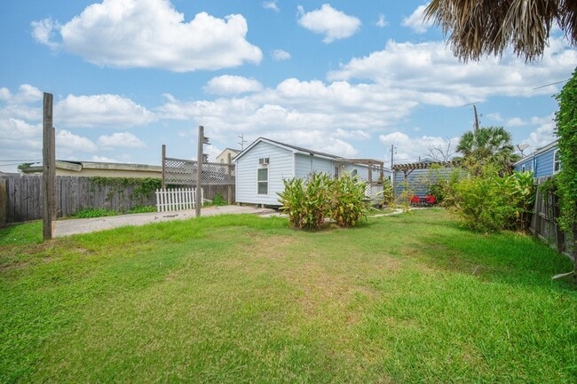 Building Photo - 6317 Heards Ln