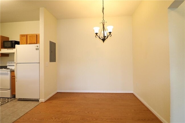 Building Photo - 447 W Longleaf Dr