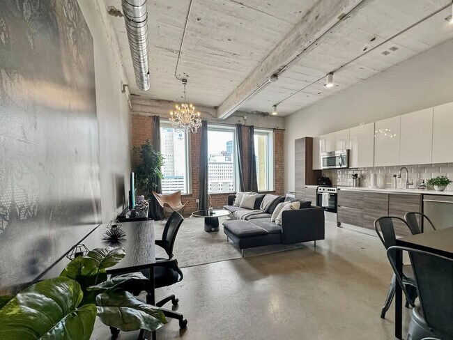 Building Photo - 500 S Ervay St