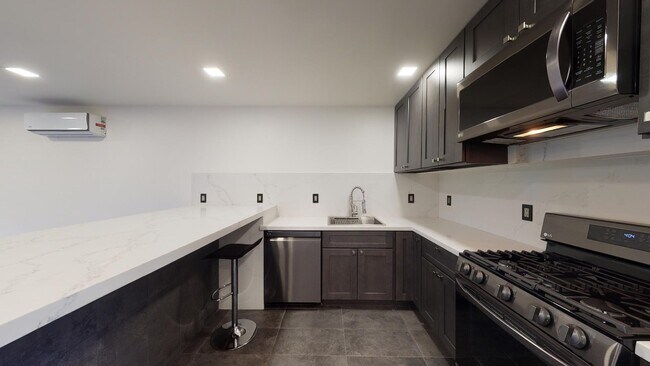Building Photo - 3000 Nicol Ave