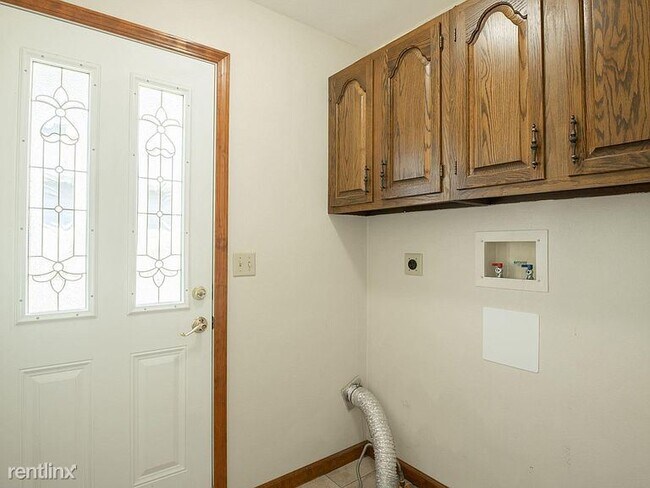 Building Photo - 3 br, 3.5 bath House - 6421 N Camelot Rd