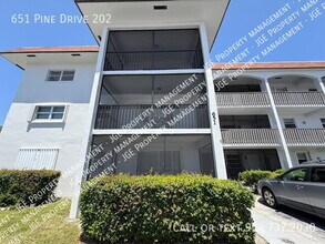 Building Photo - 651 Pine Dr