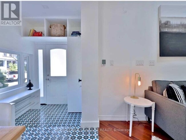 Building Photo - 20 Amroth Ave