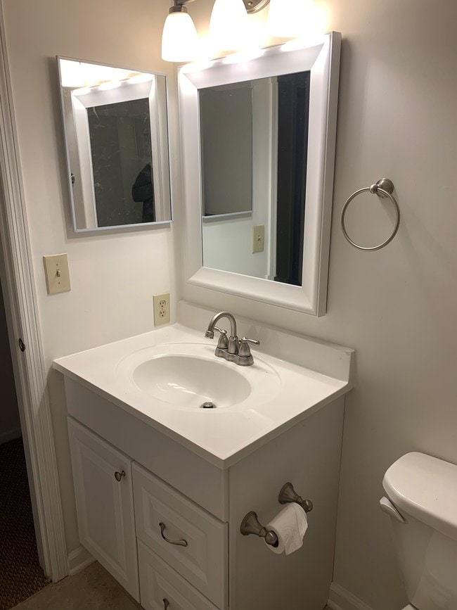 bathroom - 613 Poplar Ct