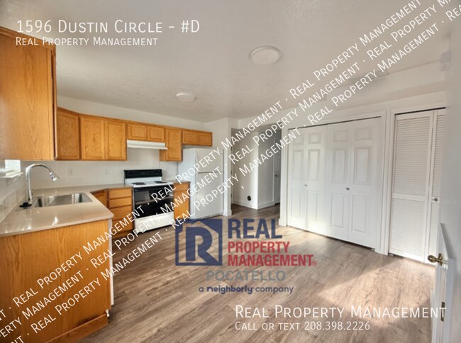 Foto del edificio - 1596 Dustin Cir