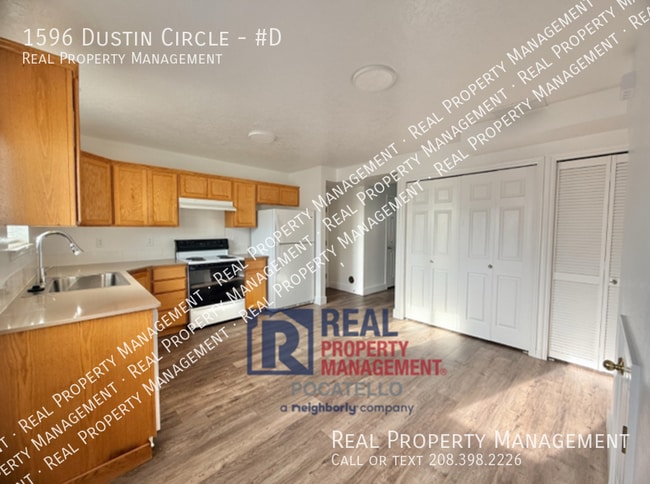 Building Photo - 1596 Dustin Cir