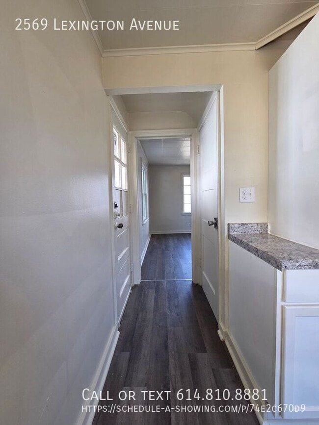 Foto del edificio - 2569 Lexington Ave