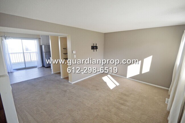 Foto del edificio - Oakdale Townhouse Available Now, Open Floo...
