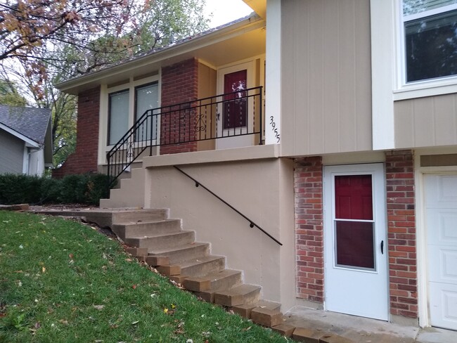 Building Photo - 3955 SW Ensign Dr