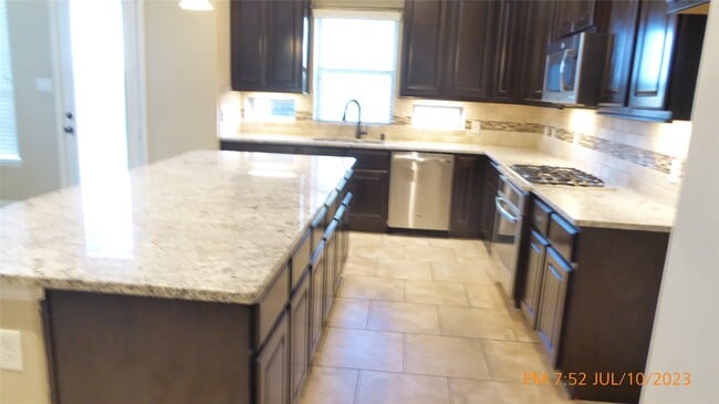 Building Photo - 21710 Avalon Queen Dr