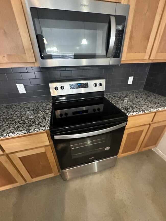 Foto del edificio - AVAILABLE SOON! *MORE PHOTOS COMING SOON* (SECTION 8 ACCEPTED) 1 MONTH FREE