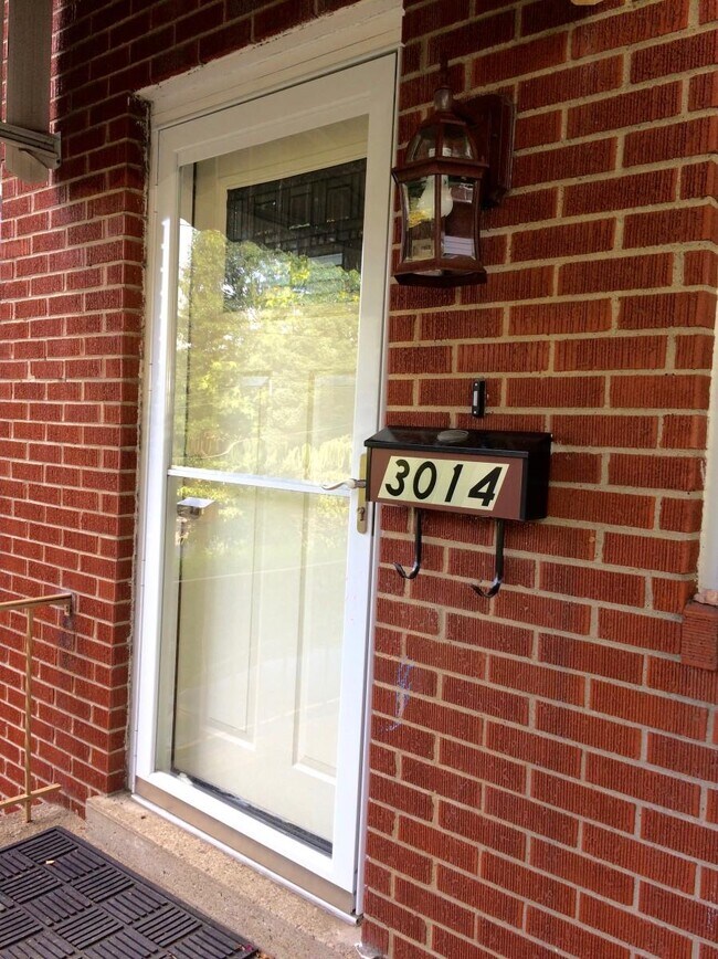 Front entrance - 3014 Grayson Ave