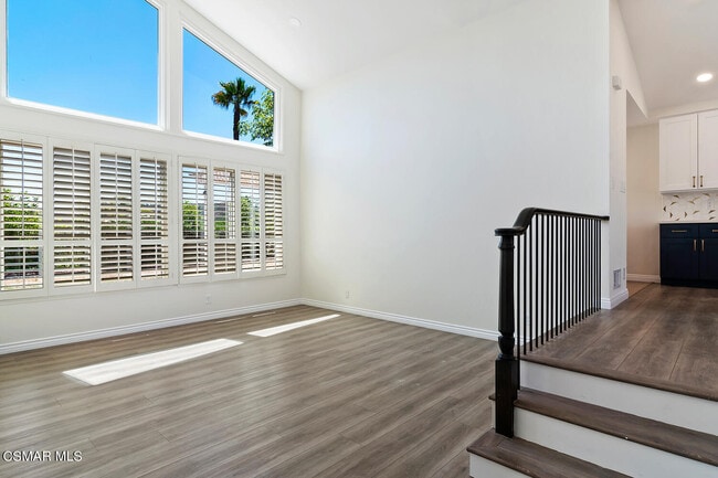 Building Photo - 688 Velarde Dr