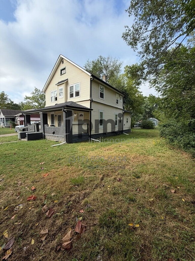 Building Photo - 2422 E Adams St