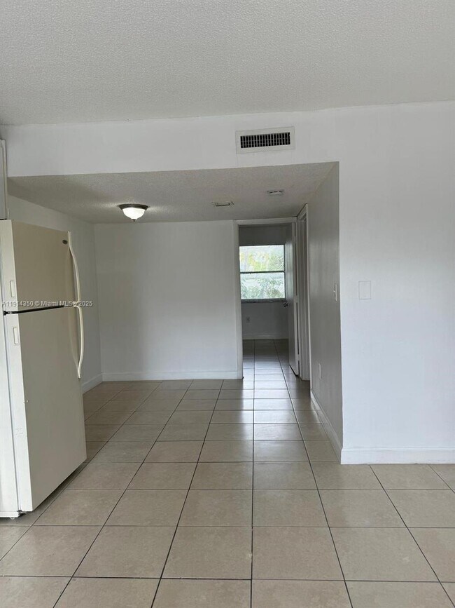 Foto del edificio - 2401 Van Buren St