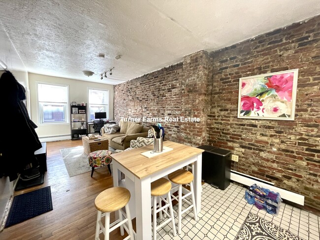 Building Photo - 15A Garden St