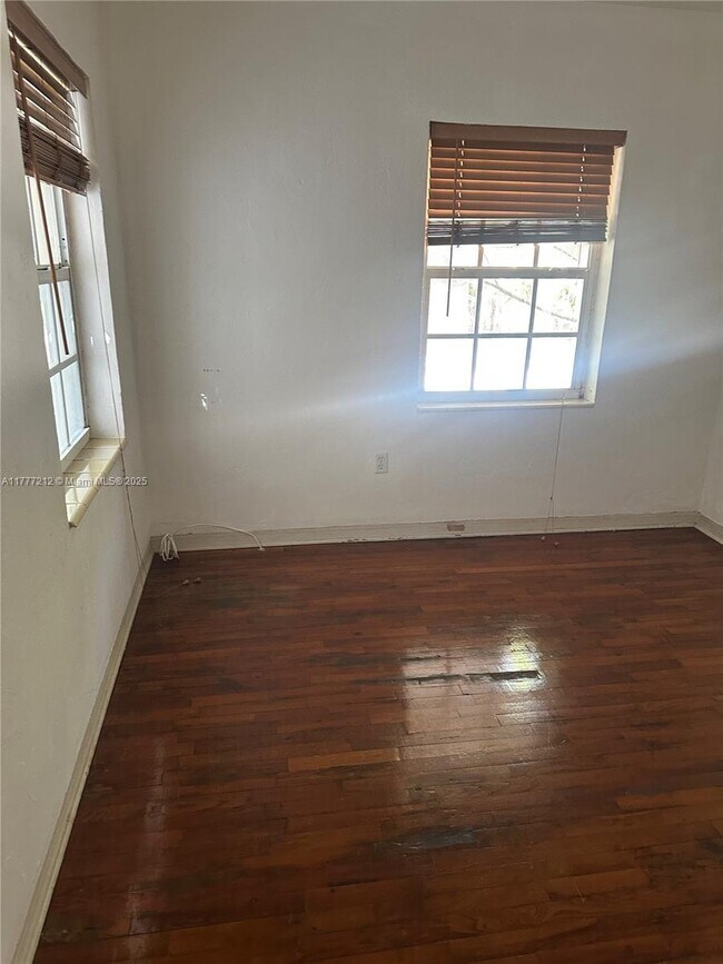 Foto del edificio - 2613 Inagua Ave