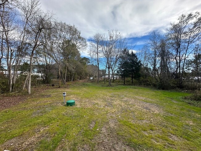 Foto del edificio - 114 Deer Rd