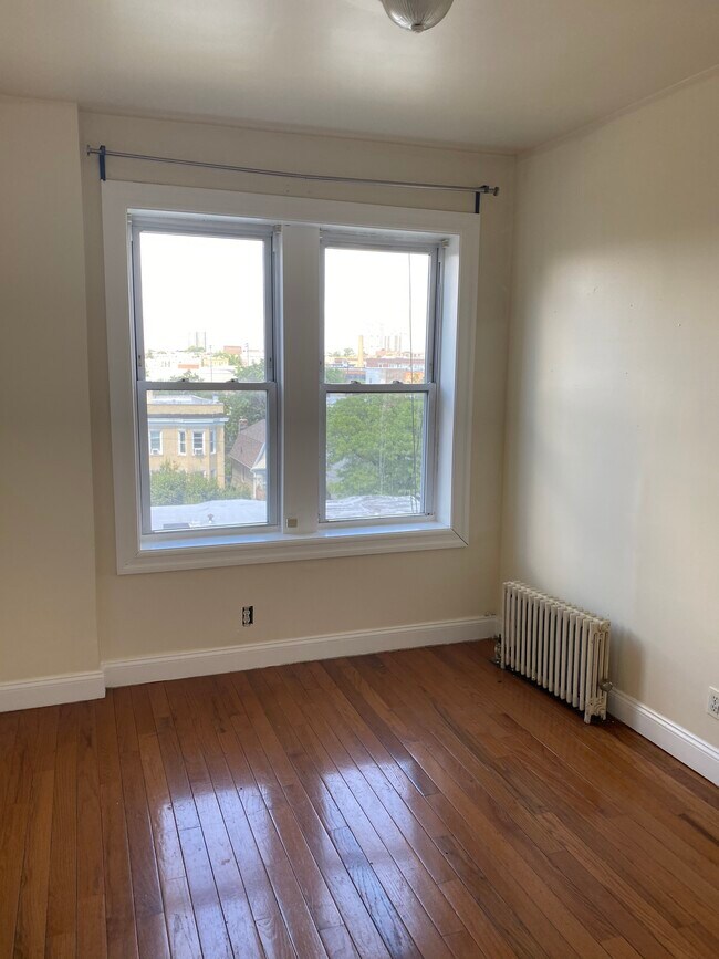 Building Photo - 214 64th St