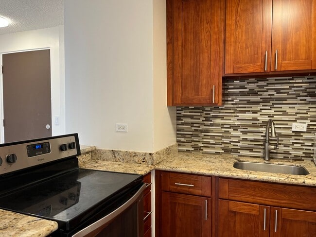 Photo - Maluhia Village Condo (Makiki Area) 2 bedroom, 1 bath w/1 parking - Avail 2/6.