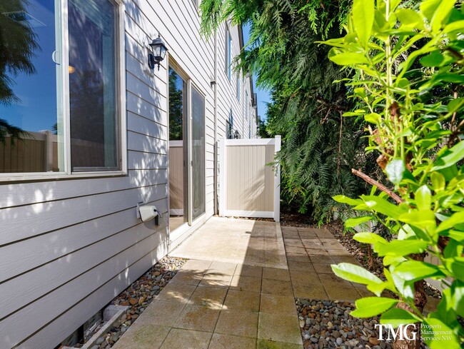 Foto del edificio - 5th Street Townhomes
