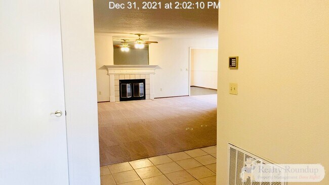 Foto del edificio - 8755 Pacific Hills Way
