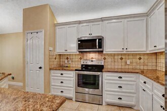 Building Photo - 11807 Briarwood Ln