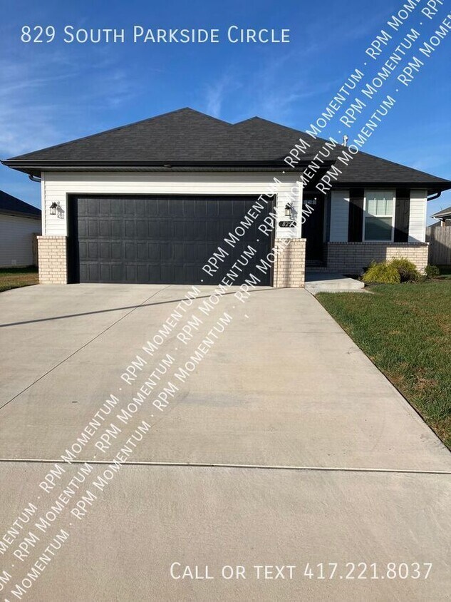 Foto principal - 829 S Parkside Cir