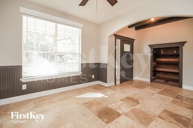 Foto del edificio - 8306 White Willow Lane