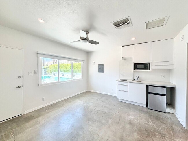 Foto del edificio - AVAILABLE NOW!! Studio Apartment in Palm Springs!!