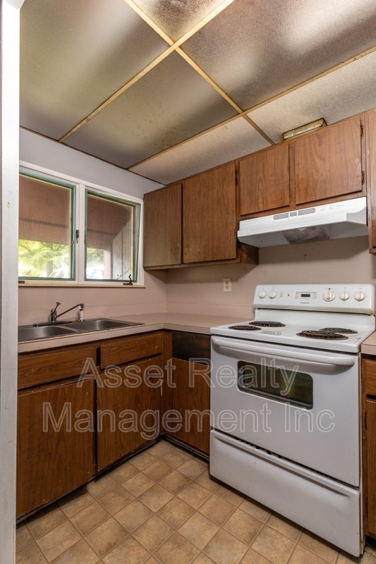 Building Photo - 102 Walnut Ln