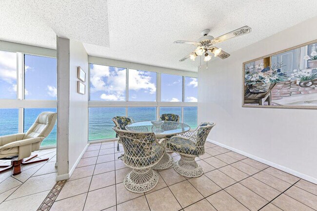 Foto del edificio - 1007 W Beach Blvd