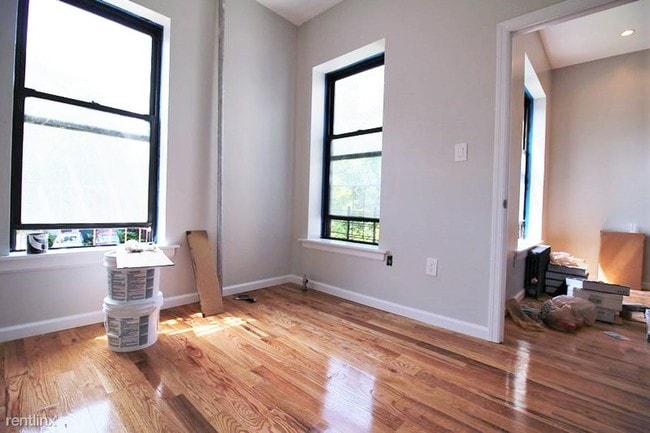 Building Photo - 929 Marcy Ave
