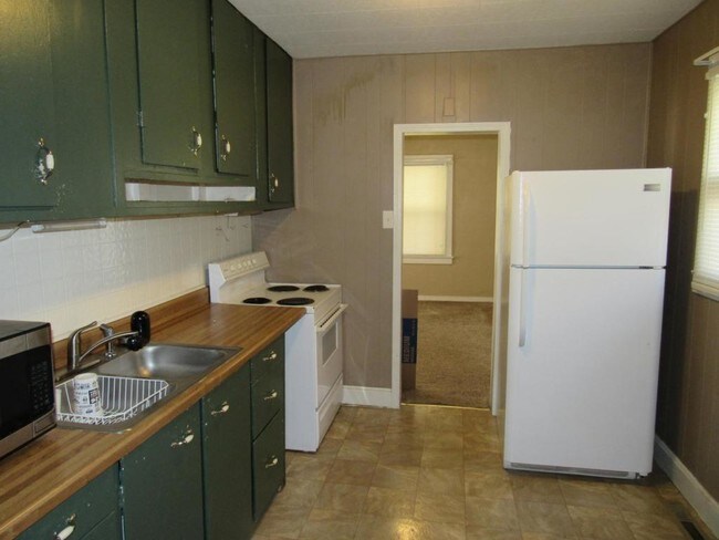 Building Photo - 205 S Huttig