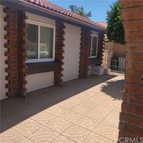 Building Photo - 1955 Silver Oak Way