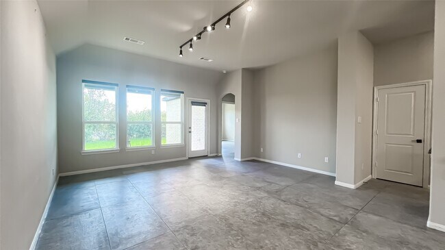 Building Photo - 732 Lake Lacosta Dr