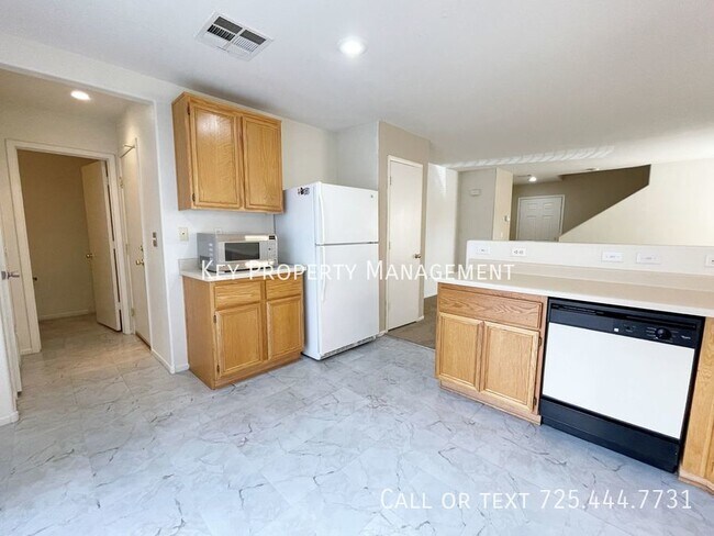 Foto del edificio - 2 BEDROOM HOME W/ 1 CAR GARAGE AND COMMUNI...