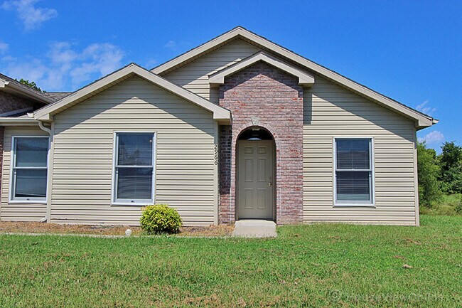 Building Photo - Spacious 2 Bedroom in Cape