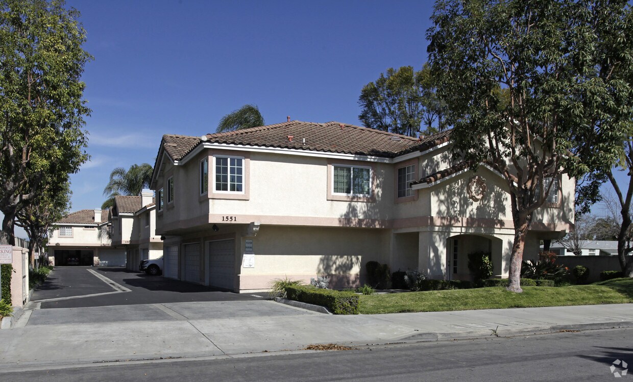 Primary Photo - 1551-1571 W Orangethorpe Ave